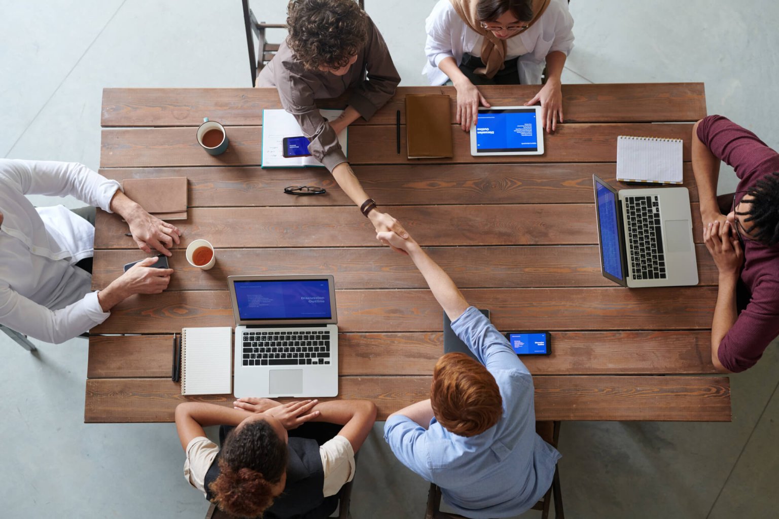 Let's compare HelpDesk vs Zoho Desk
