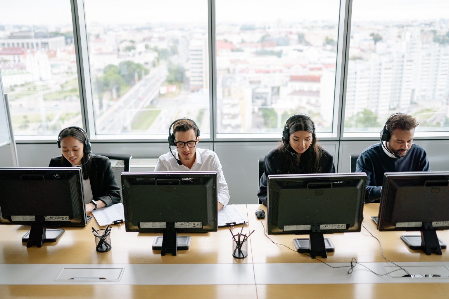Contact Center vs. Call Center | Blog Help Desk Migration 